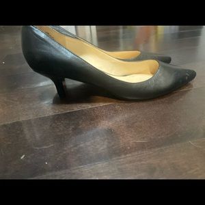 Nine West black leather kitten heels